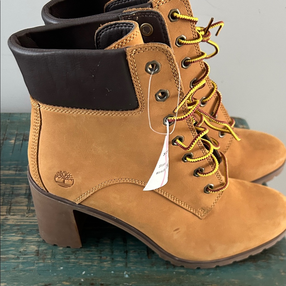 Timberland Women's Heeled Boots (no box) minor scuffing shown original $152 - Picture 2 of 10